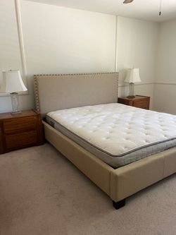 King Platform Bed W/  C4 Sleep Number Mattress!