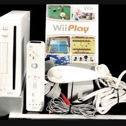 Nintendo Wii Console White Wii Remote/All wiring!/Nunchuck With Wii Play $120 OBO