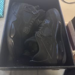 Black Cat Jordan 4
