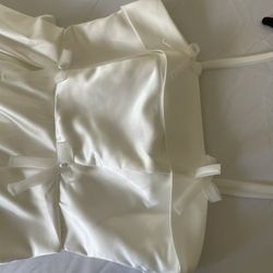 White dress only used ones size XL 