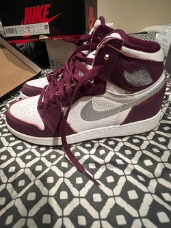 Air Jordan 1 Retro High OG Bordeaux, size 5.5Y.