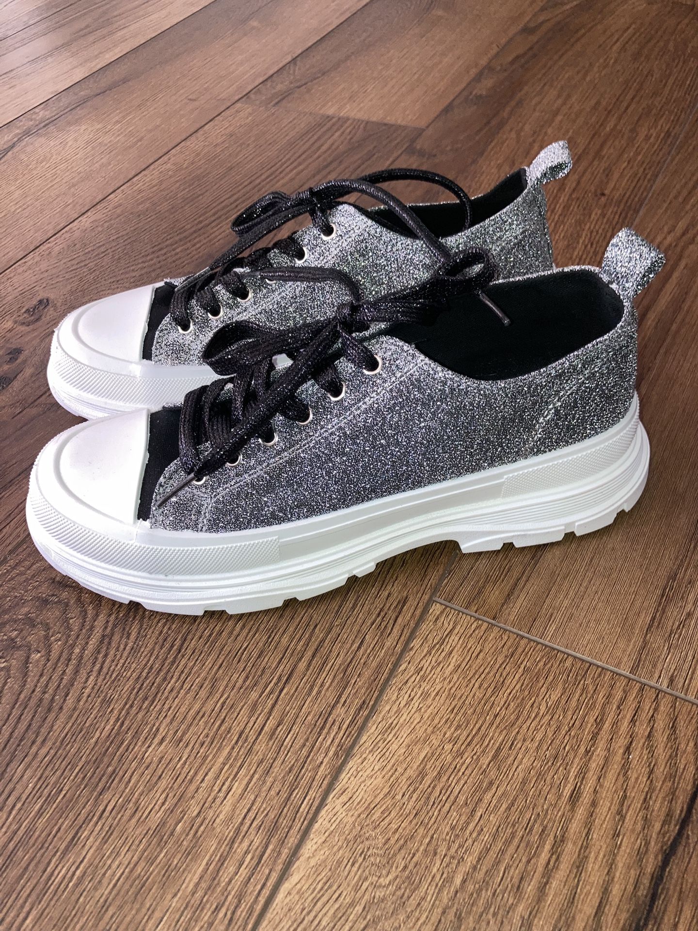 True Religion women’s Sneaker New Size 9