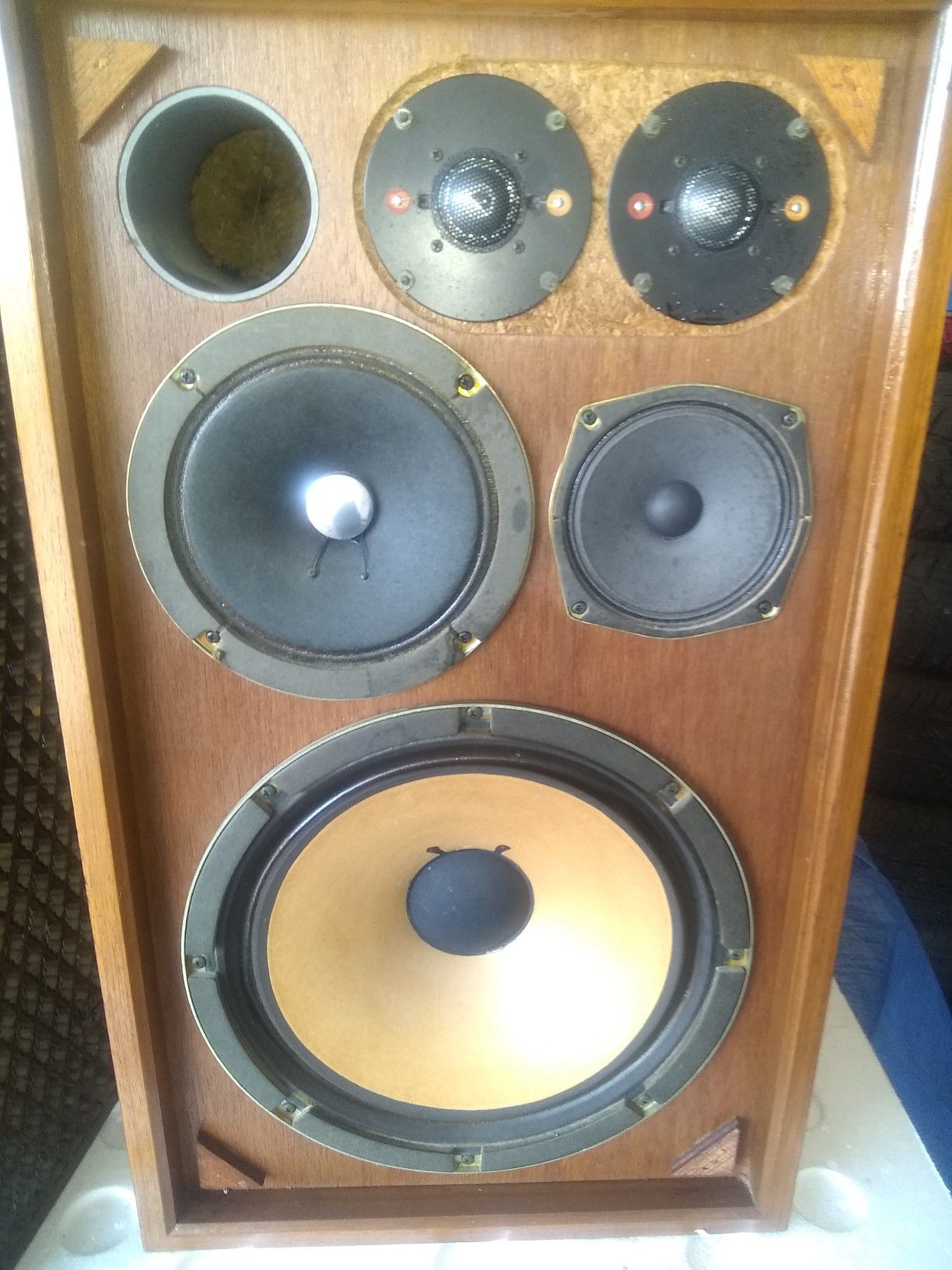 Rare!!! Sansui SP 2002 home speakers!!