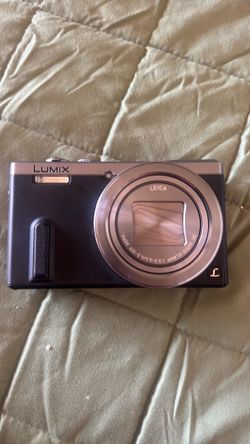 Panasonic LUMIX DMC-ZS 40 camera with Leica lens
