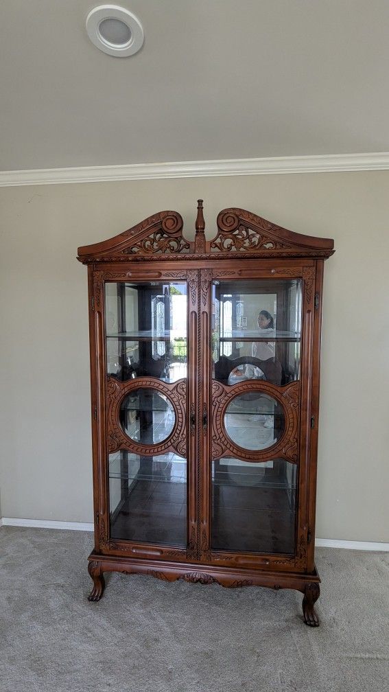 BEAUTIFUL ANTIQUE CABINET/HUTCH