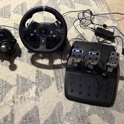 Logitech G920 Racing Wheel and Pedals