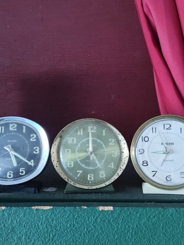 Vintage Wind Up Clocks