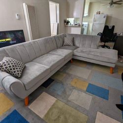 New Velvet Mid Century Modern Sectional Couch! Free Delivery 🚚! Financing Available! 