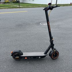 Yadea KS5 Pro: 800W Peak Power 20mph Electric Scooter