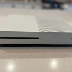 Xbox One S with controllers 