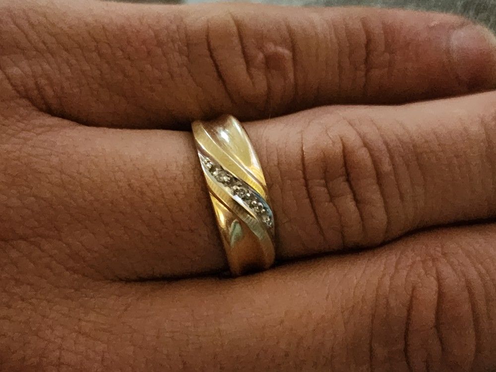10k Gold Mens Wedding Ring