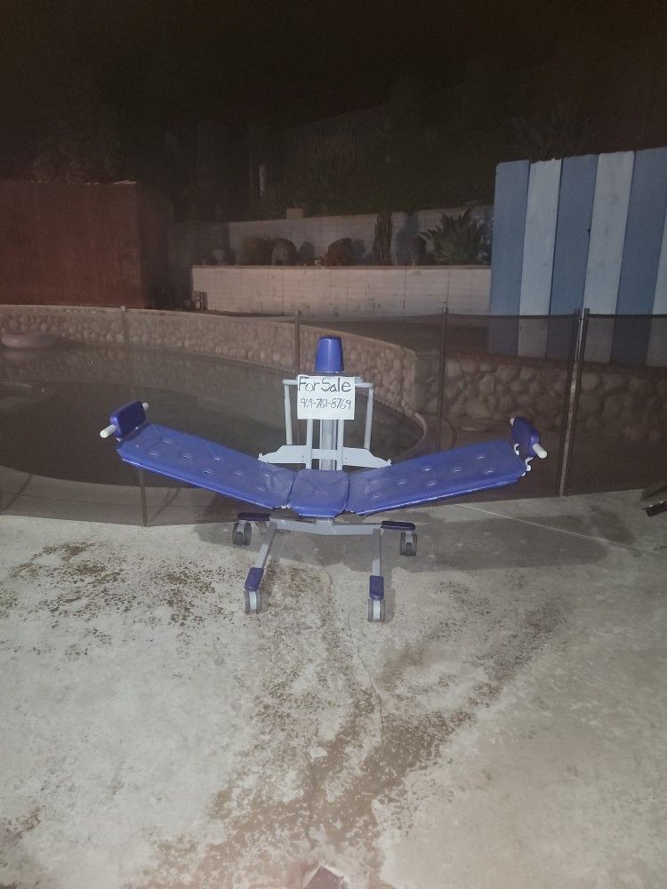 Height-Adjustable Bath and Shower Lift