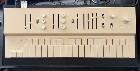 Vongon Replay: 6 voice Polyphonic Synthesizer with Arp