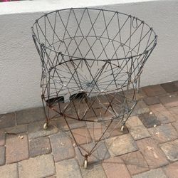 Vtg Wire Laundry Cart/basket 