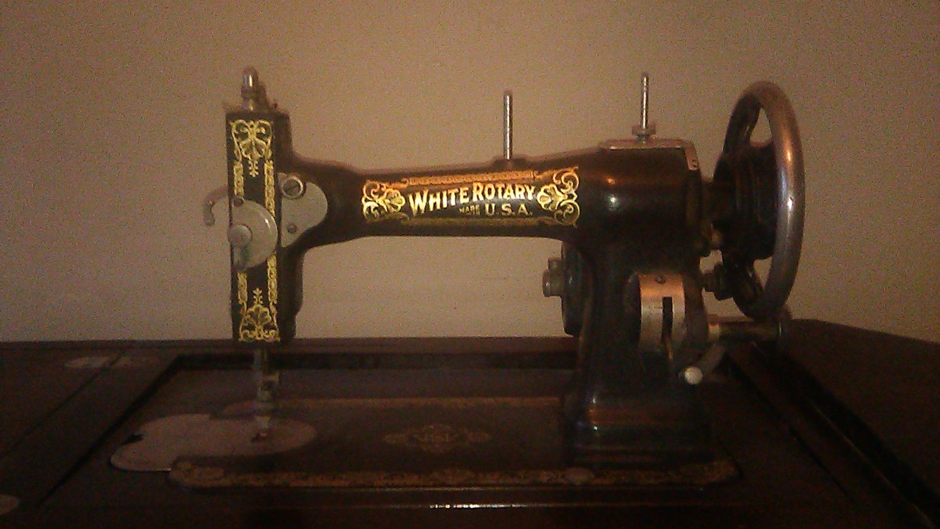 White rotary Sewing machine