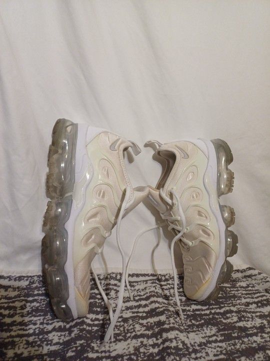 NIKE AIR VAPORMAX PLUS