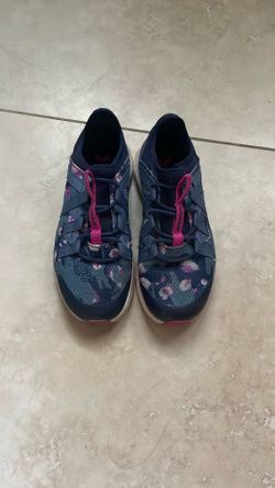 Under Armour Tennis Shoes Size 2.5y $8