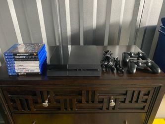 PS4 - 2 controllers and charger, HDMI cable, power cable, 8 games