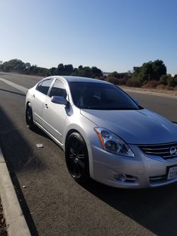 2011 altima 2.5 S 65k miles