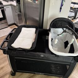Pack n Play ( 4 in 1 Baby Playards with Bassinet & Changing Table, and Portable Crib with Breathable Mesh) 