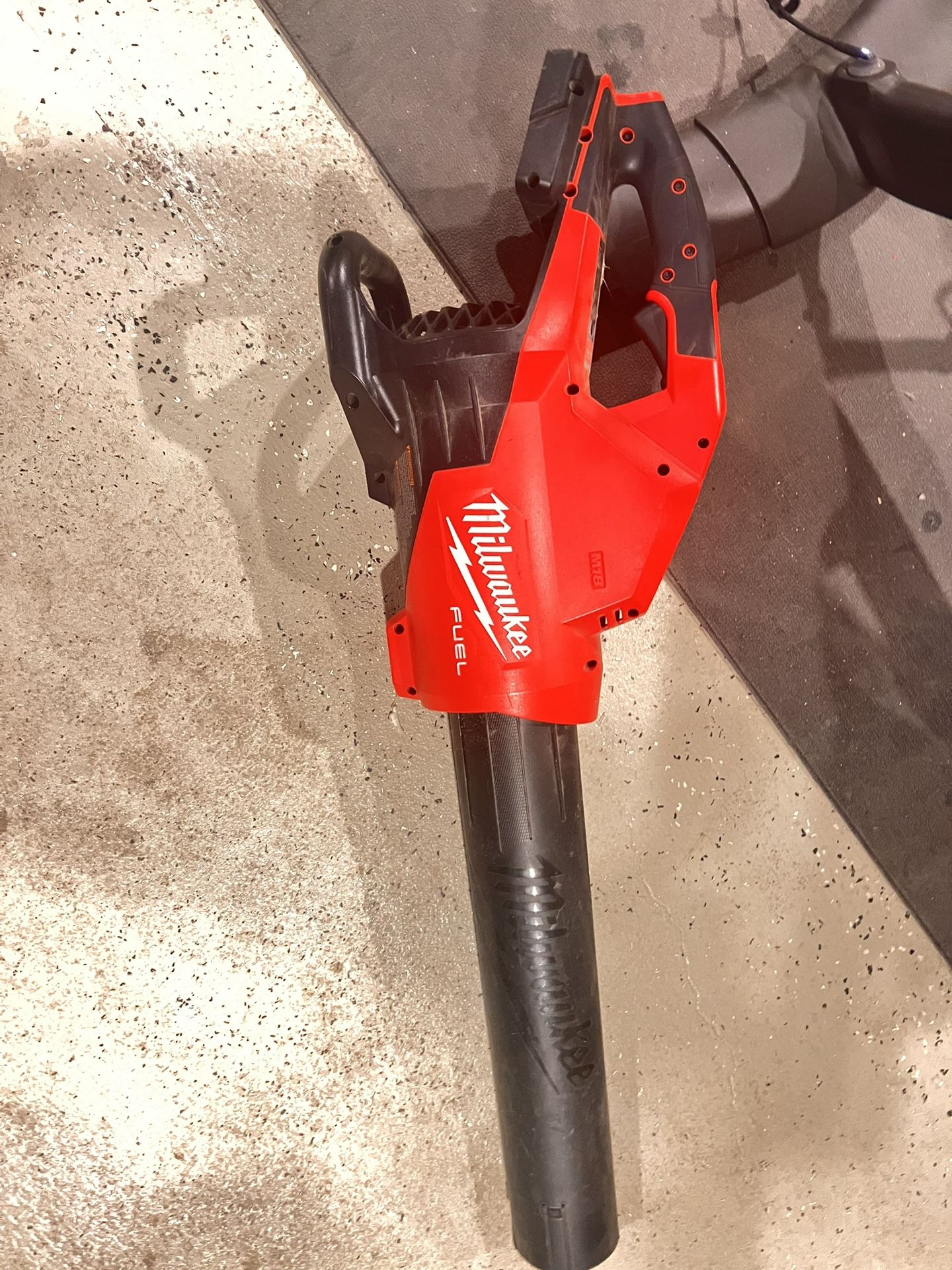 MILWAUKEE DUAL BATTERY BLOWER