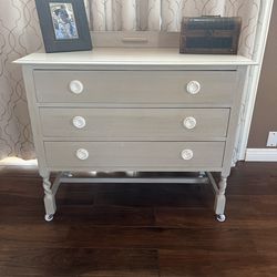 Dresser vintage