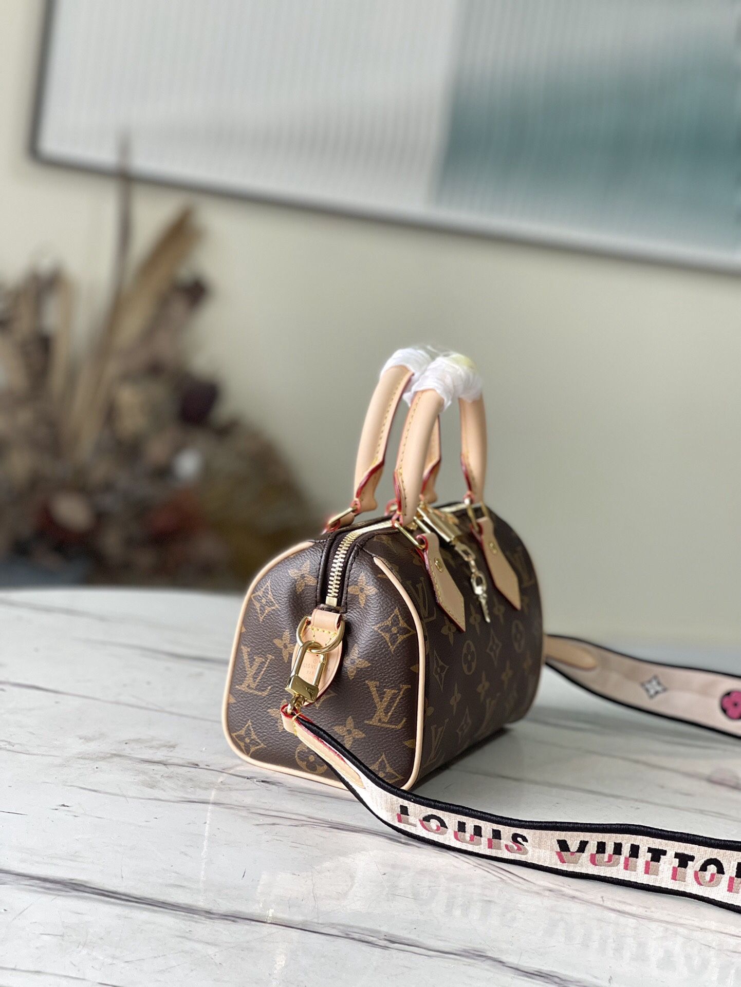 LV old flower mini pillow bag, with personalized wide shoulder strap, small and exquisite super eye-catching!(off163)