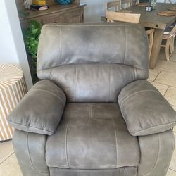 Set of Two Jerome’s Ryker Power Recliners - Taupe Leather