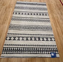 Geometric Tribal Black and White Area Rug/gray and cream/5’x8’