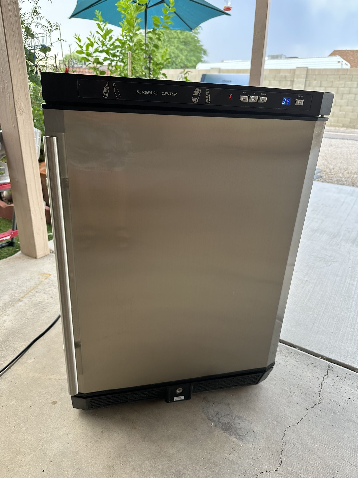 Avanti - 24" Built-In Refrigerator For Beverage Center Model bca5105sg-1