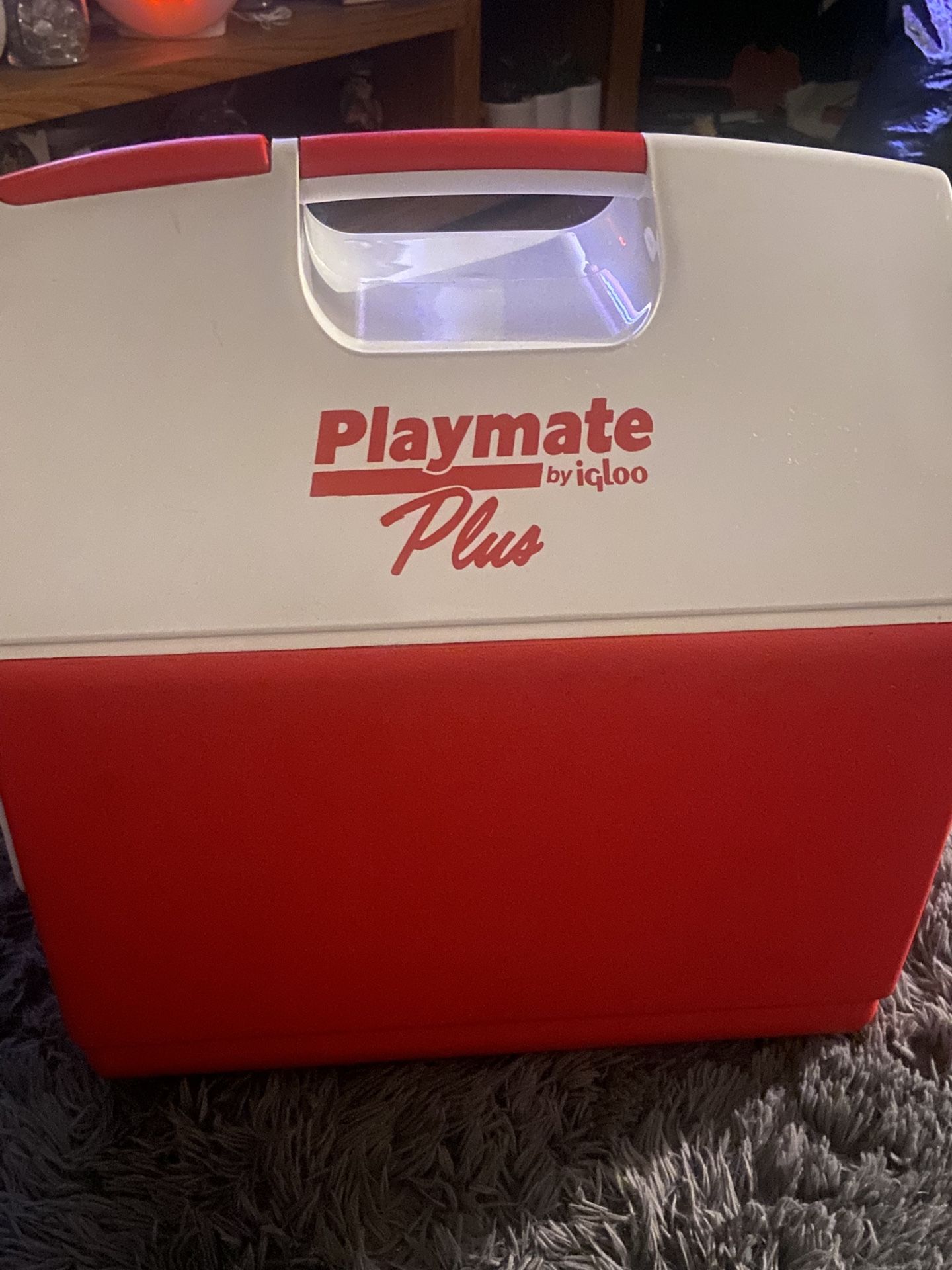 Igloo Playmate Plus Cooler RED White Flip top 15" x 10" x 12" 24QT