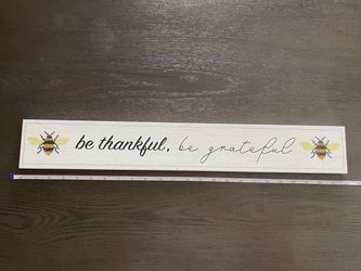‘be thankful, be grateful’ wooden sign