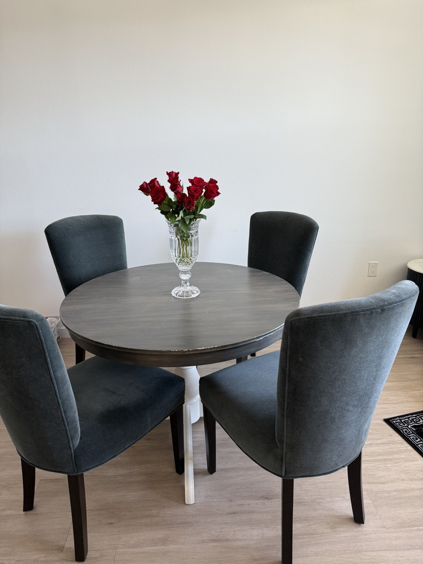 Cute 4 Person Dinning Table