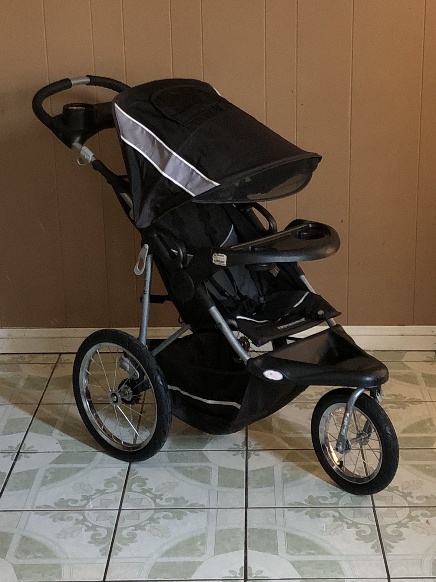 LIKE NEW BABY TREND JOGGING STROLLER