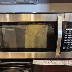 MICROWAVE OVEN  1.1 Cu Ft. 1000 Watts