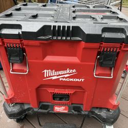 Milwaukee Packout Rolling Tool Box