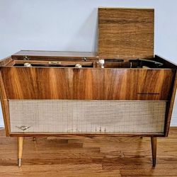 Beautiful MSM Grundig Majestic SO12U/1 Stereo Console Radio!