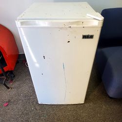 RCA Mid-Size Refrigerator/Freezer