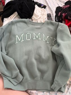 Mommy Graphic Crewneck Sweatshirt