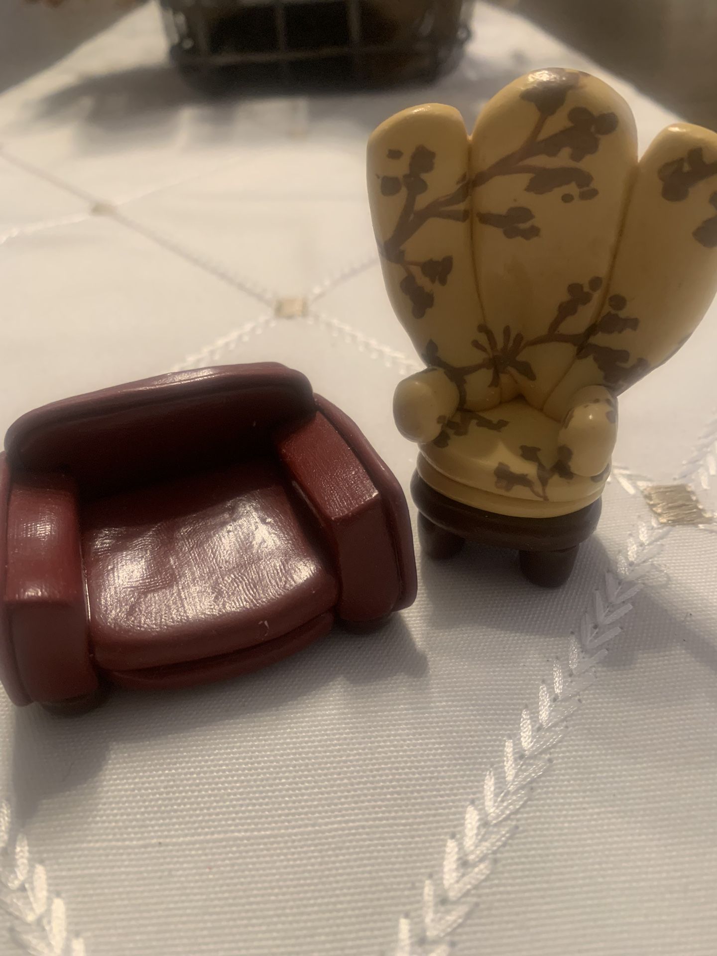 Disney Miniatures Recreated Carl & Ellie Chairs From Disneys Movie “UP” Awesome! Cake Toppers???
