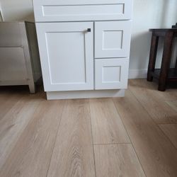 Goregous Beveled White Shaker Bathroom Vanity, 30''