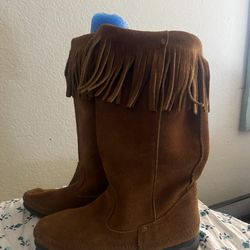 Minnetonka Tall  Boots Size 6.5