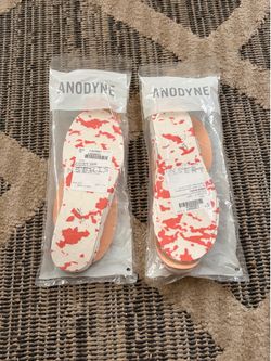 2 PAIRS OF CUSTOM MADE INSOLES FOR THE BEST ARCH COMFORT AND SUPPORT IN A SIZE 9 WIDE