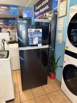 New Element 18 Cu Ft Top and Bottom Refrigerator