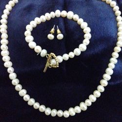 FRESHWATER WHITE PEARL NECKLACE, EARRING AND BRACELET SET 