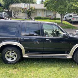 2000 Ford Explorer