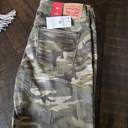 New Size 8 Levi’s