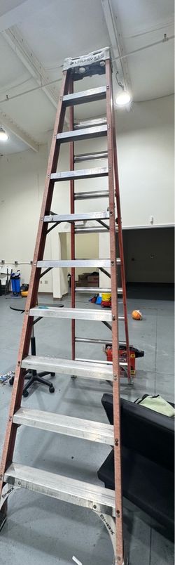 Louisville Fiberglass Step Ladder