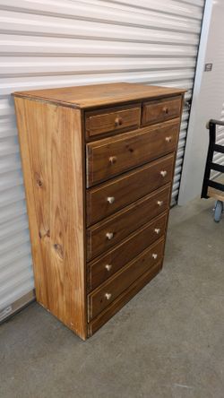 Pine tallboy dresser. Free delivery 👍
