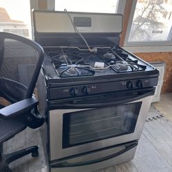 Working Stove Range Missing Burner Caps, Fridge With Screws Removed 